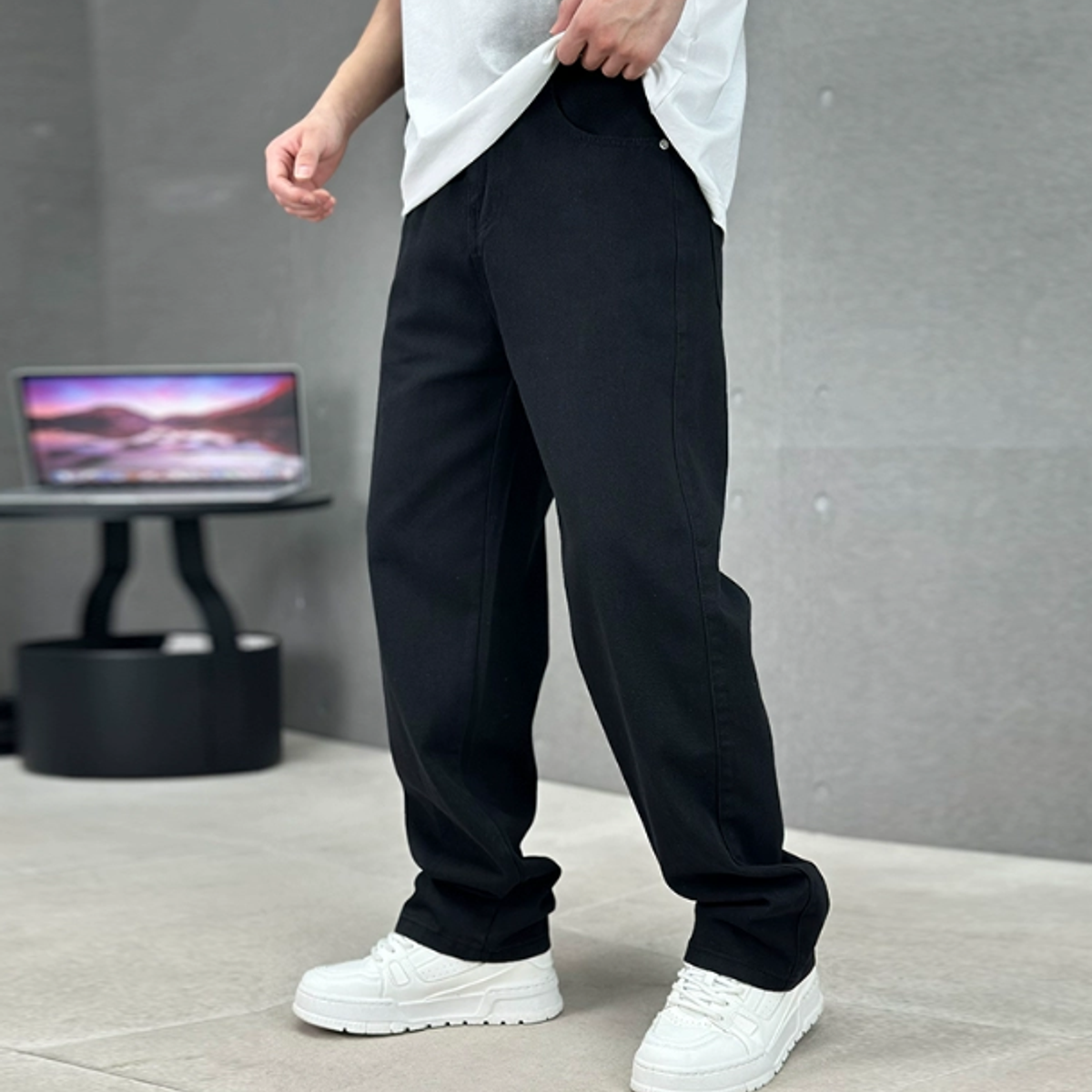 men's straight leg jeans in black
