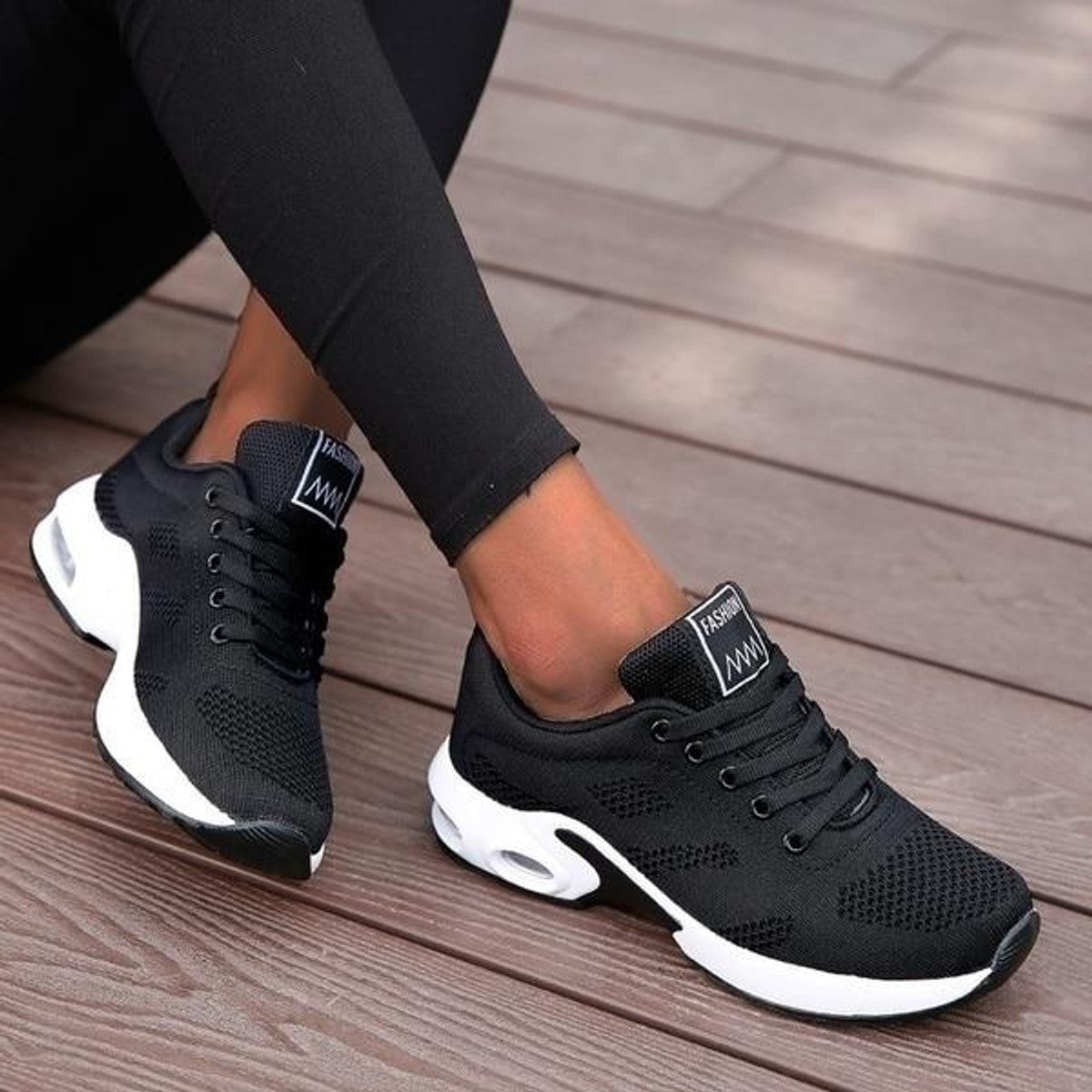 women's cushioned walking trainers in black